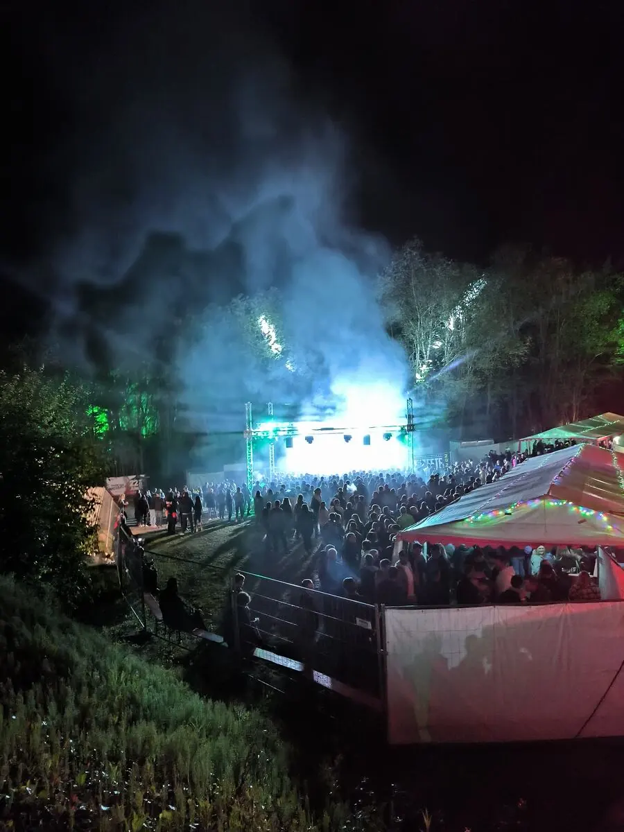 Bühnenlicht im Nebel